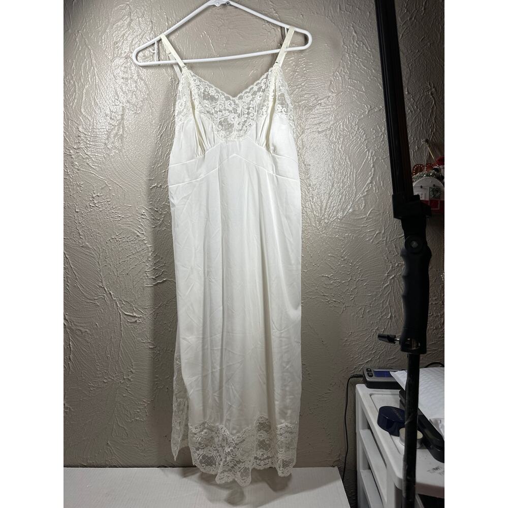 Vintage Lady Lynne‎ Satin Beige Full Slip Dress Floral Lace *see measurements**